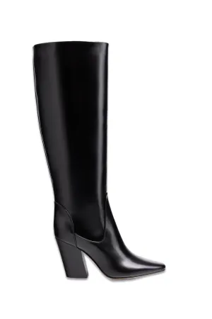 Willa Boot, Black