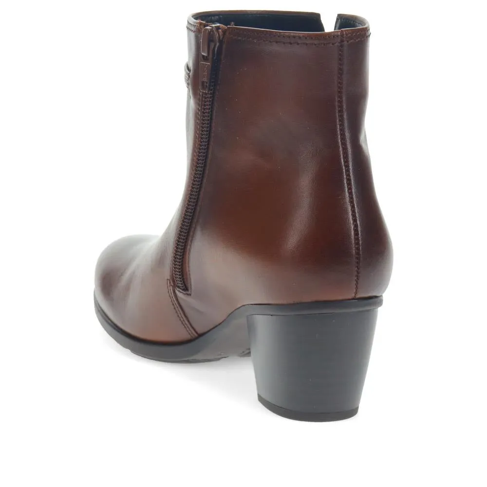 Zip-Up Leather Ankle Boots - GAB40528 / 326 334